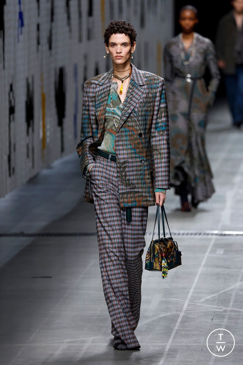 Fashion Week Milan Fall/Winter 2025 look 24 from the Etro collection womenswear