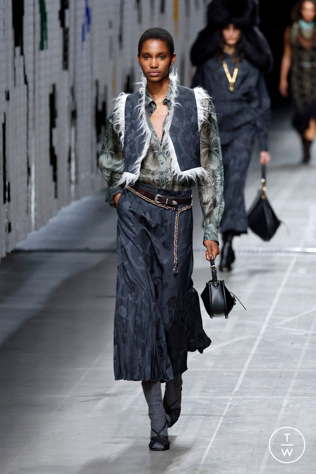 Fashion Week Milan Fall/Winter 2025 look 38 from the Etro collection womenswear