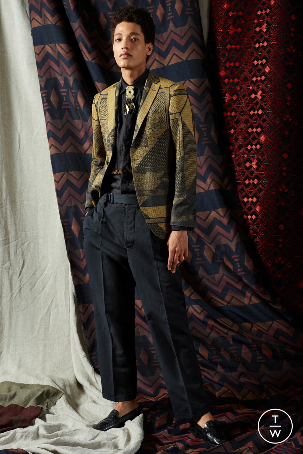Fashion Week Milan Spring/Summer 2019 look 2 from the Etro collection 男装
