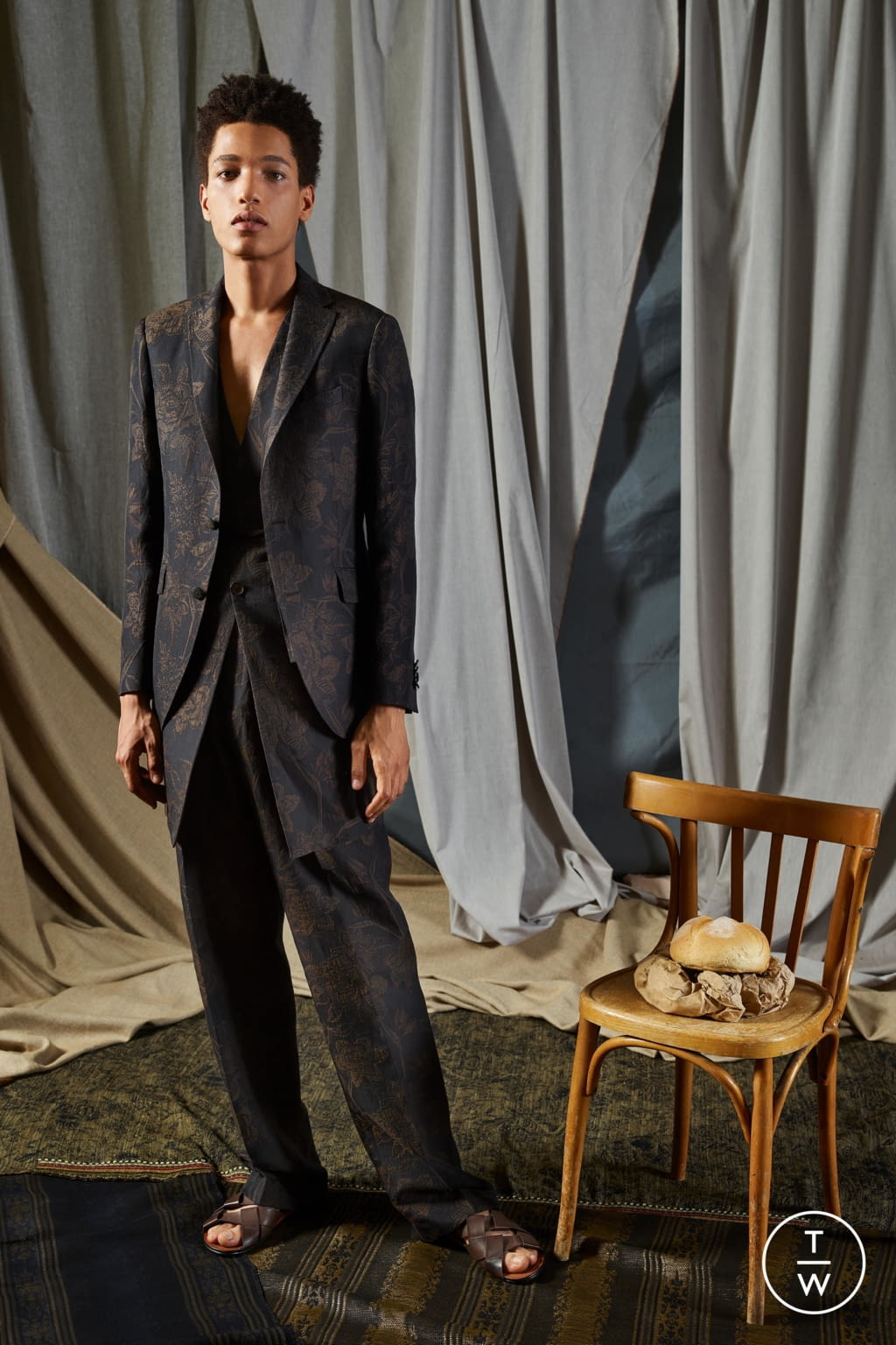 Fashion Week Milan Spring/Summer 2019 look 15 from the Etro collection menswear