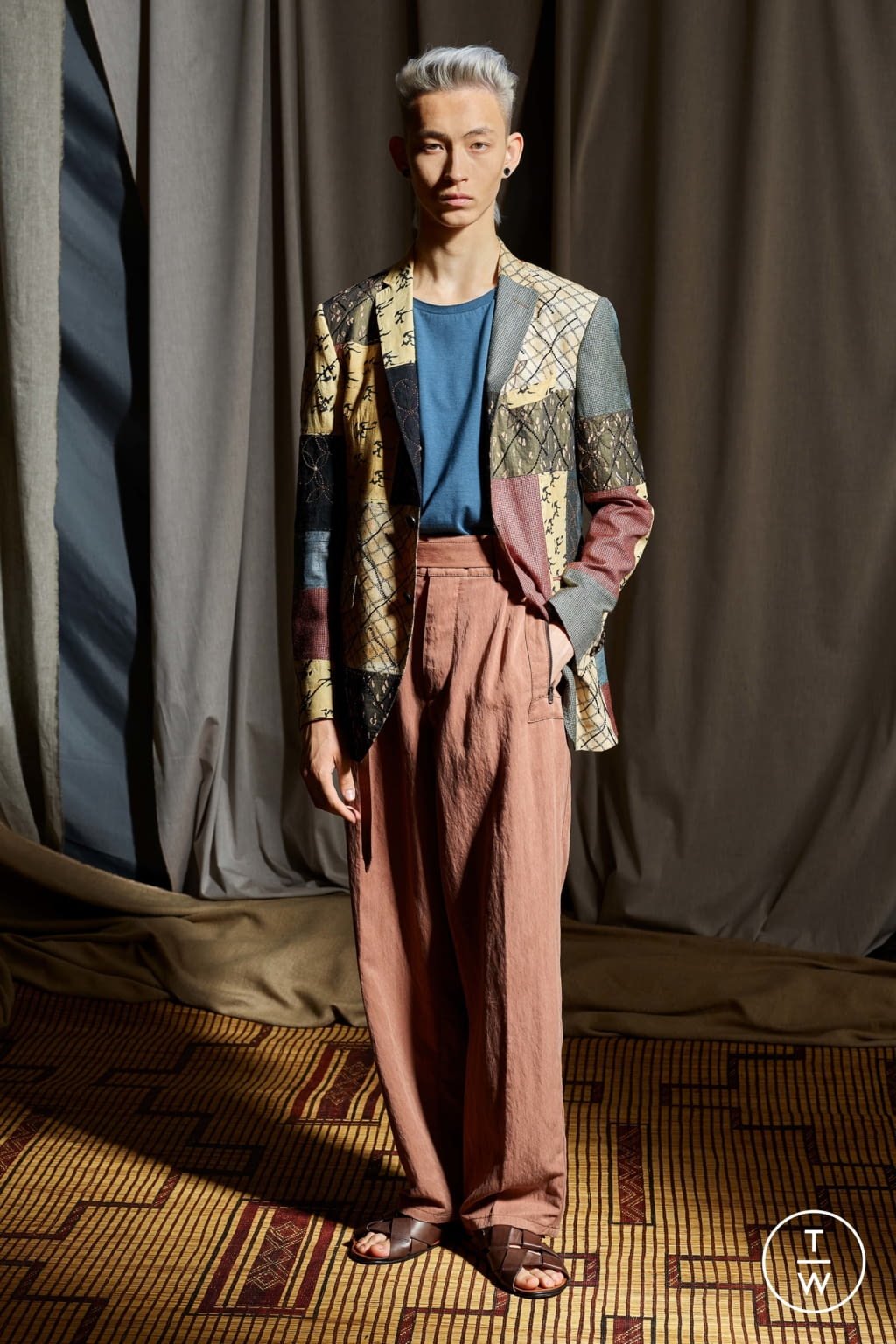 Fashion Week Milan Spring/Summer 2019 look 21 from the Etro collection 男装
