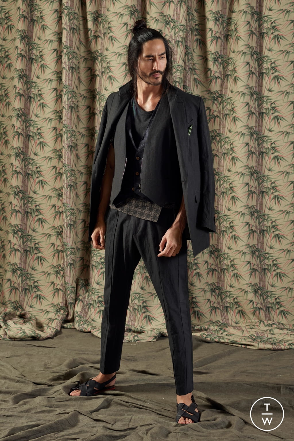 Fashion Week Milan Spring/Summer 2019 look 31 from the Etro collection menswear