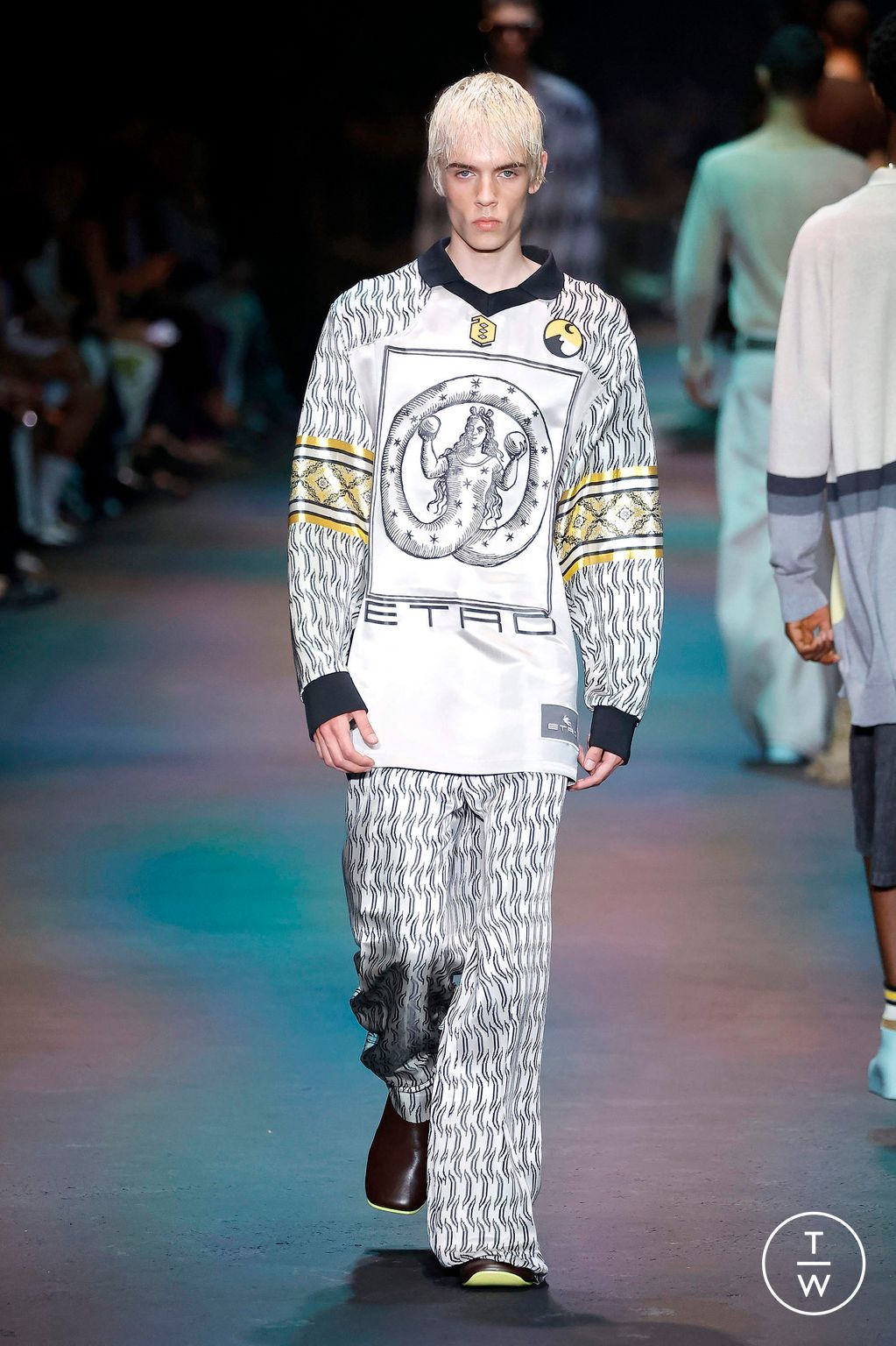 Fashion Week Milan Spring/Summer 2024 look 15 from the Etro collection 男装