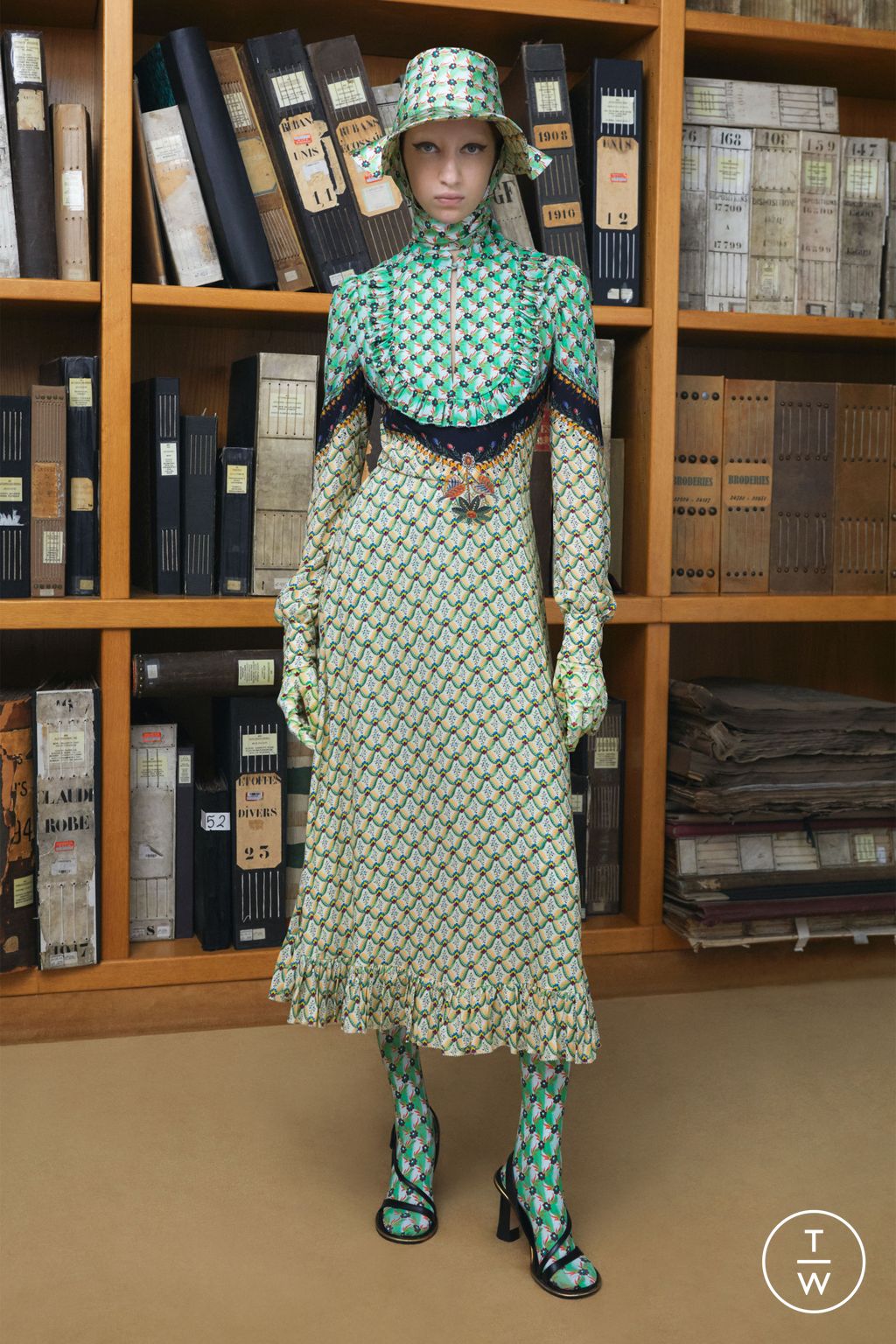 Fashion Week Milan Pre-Fall 2023 look 42 from the Etro collection womenswear