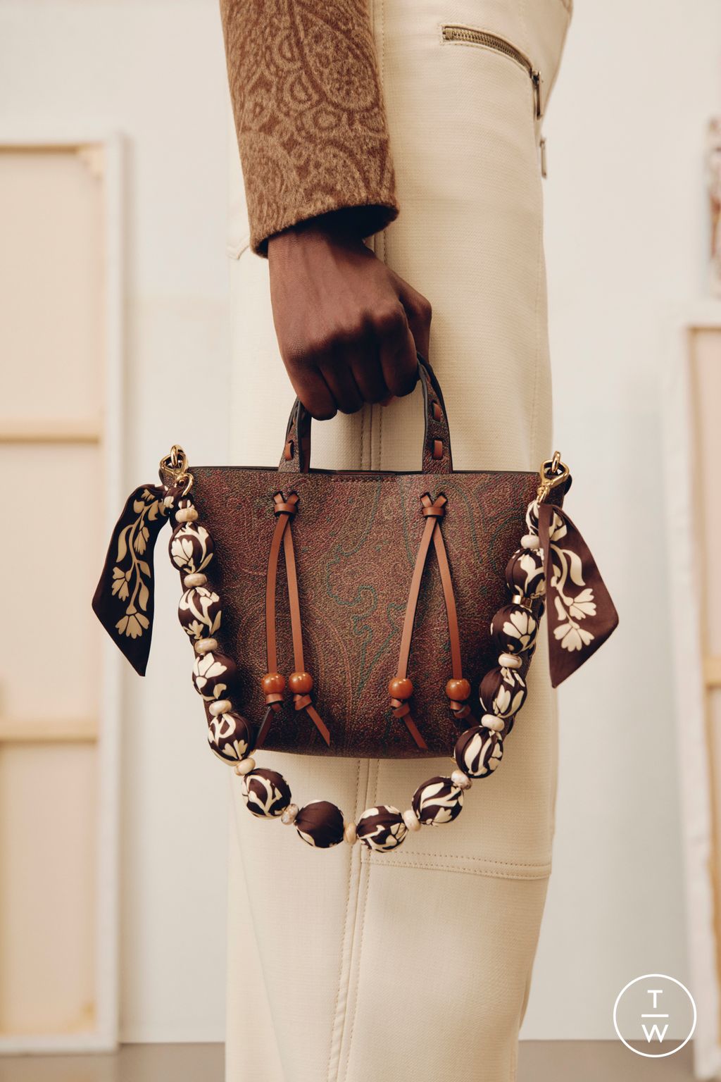 Fashion Week Milan Pre-Fall 2025 look 26 from the Etro collection womenswear