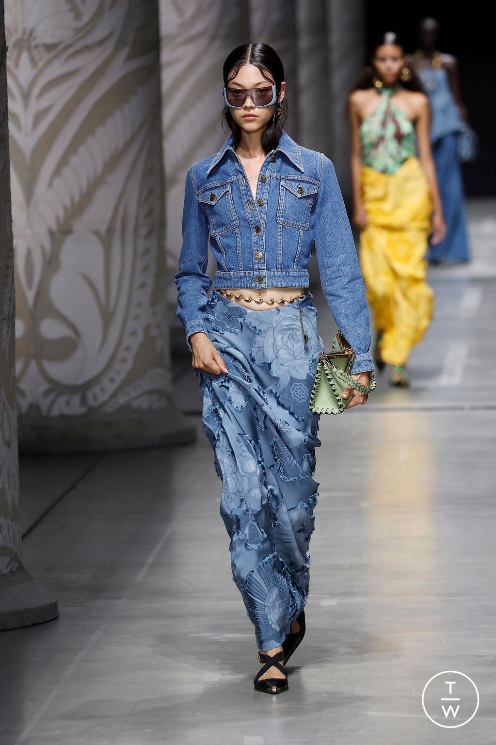 Fashion Week Milan Spring/Summer 2024 look 21 from the Etro collection womenswear