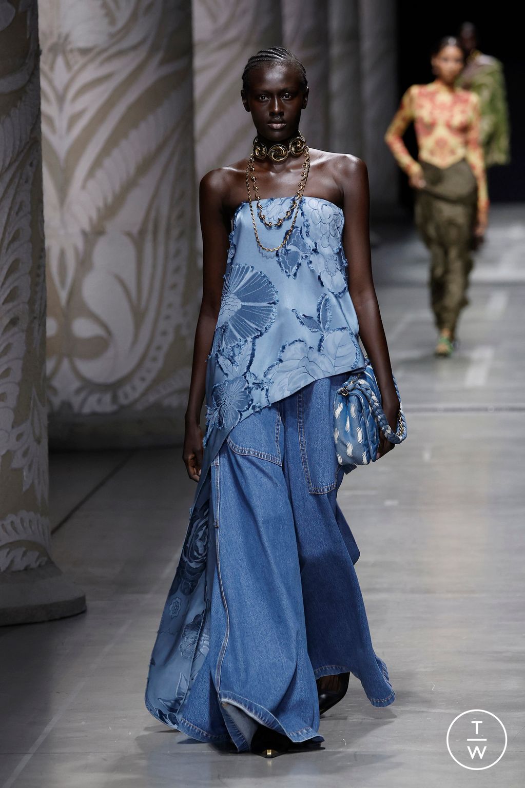 Fashion Week Milan Spring/Summer 2024 look 23 from the Etro collection womenswear