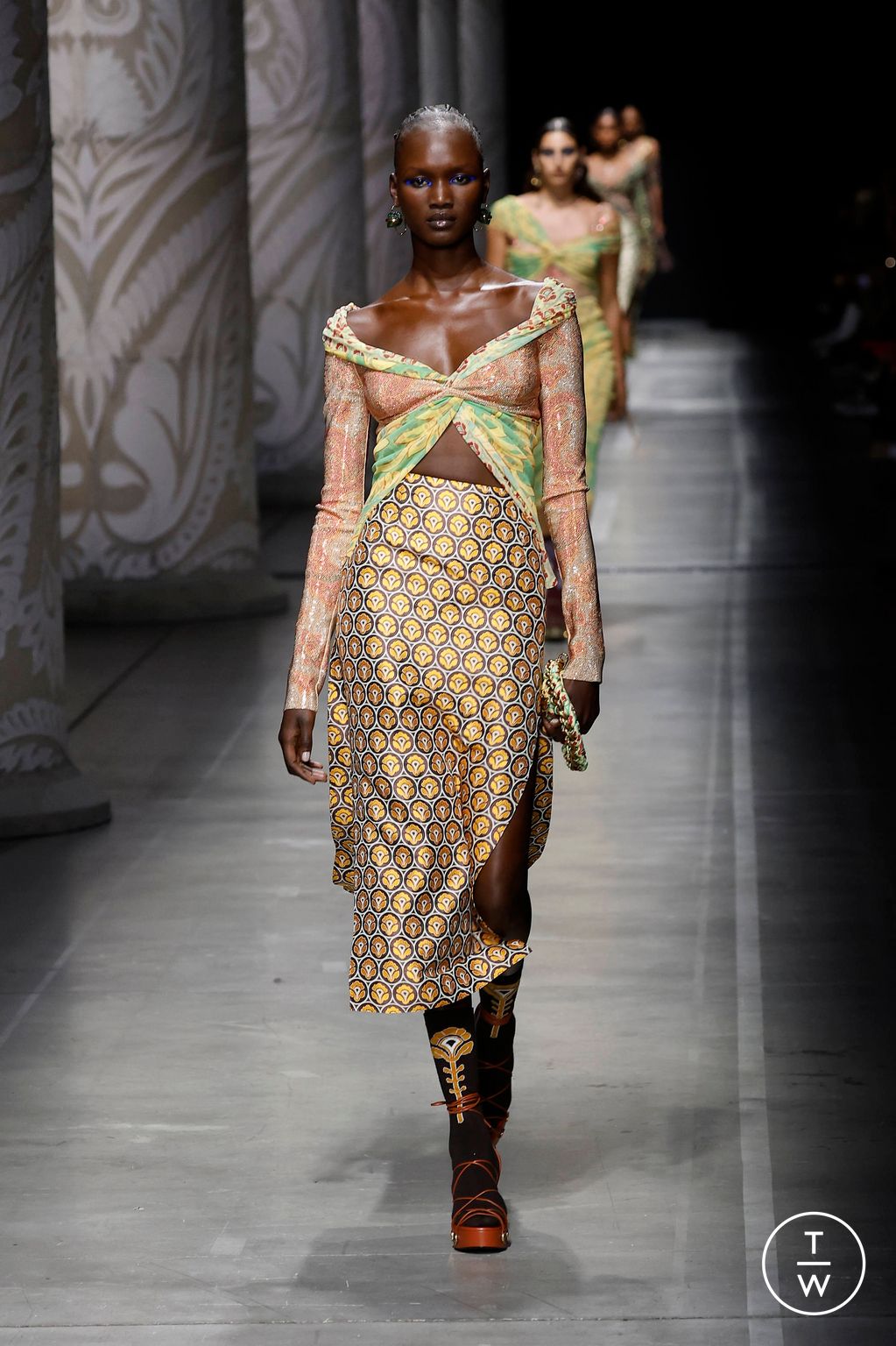 Fashion Week Milan Spring/Summer 2024 look 40 from the Etro collection womenswear