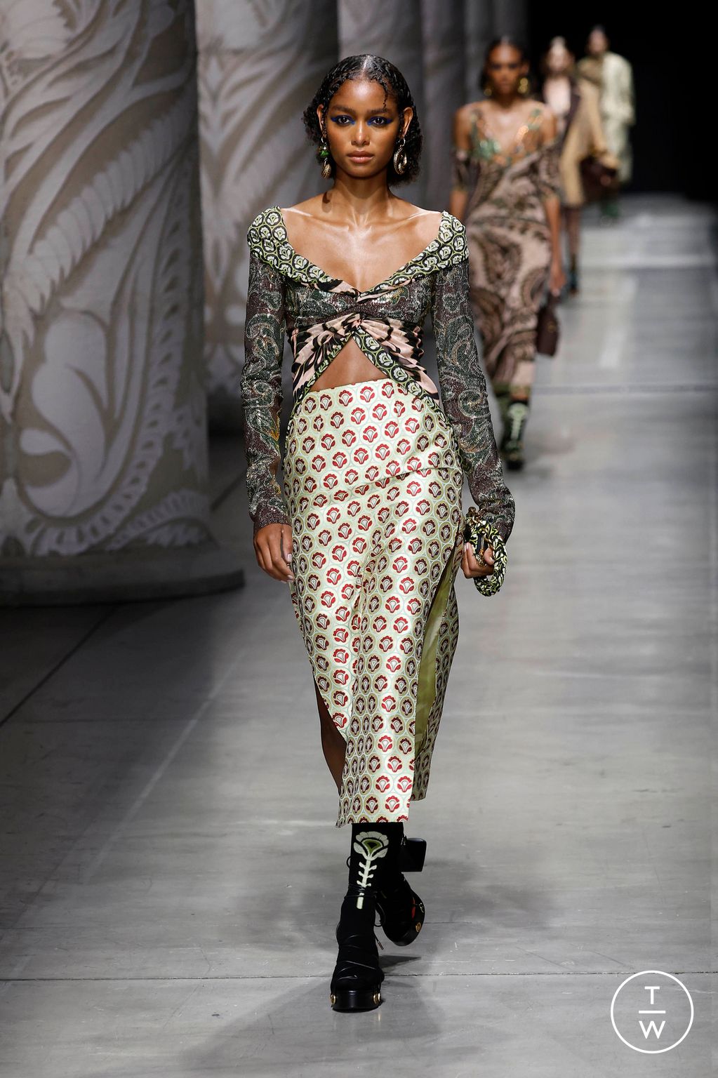 Fashion Week Milan Spring/Summer 2024 look 42 from the Etro collection 女装