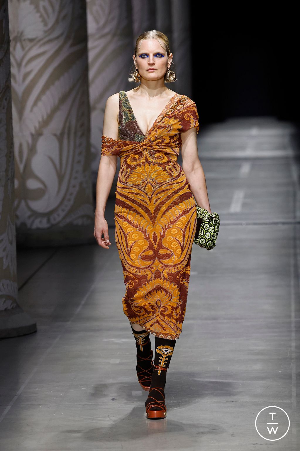 Fashion Week Milan Spring/Summer 2024 look 46 from the Etro collection 女装