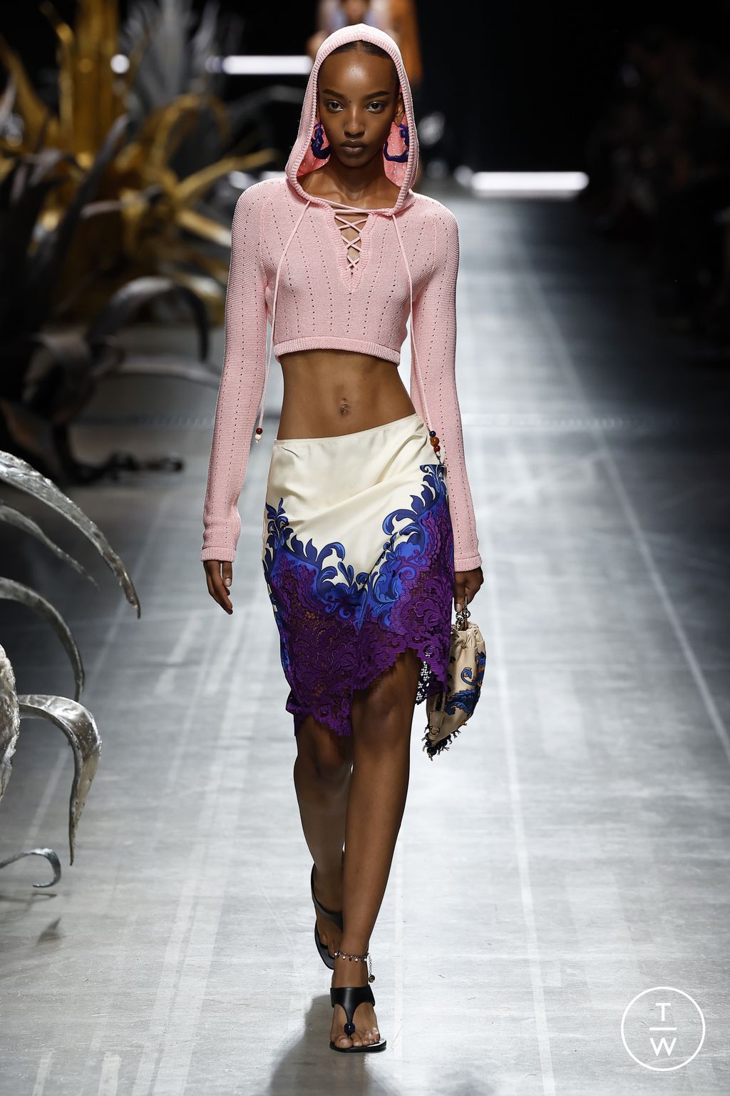 Fashion Week Milan Spring/Summer 2025 look 6 from the Etro collection 女装