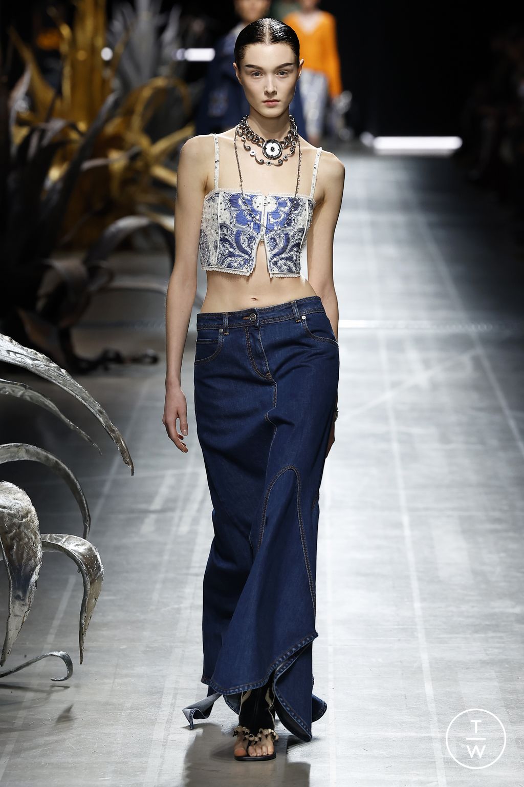 Fashion Week Milan Spring-Summer 2025 look 15 from the Etro collection womenswear