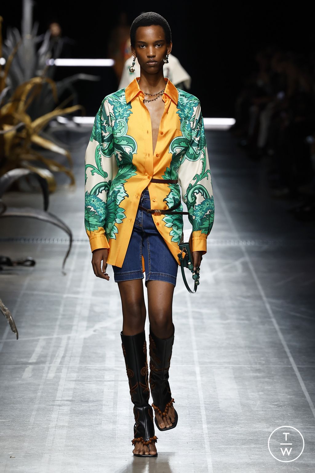 Fashion Week Milan Spring-Summer 2025 look 24 from the Etro collection womenswear
