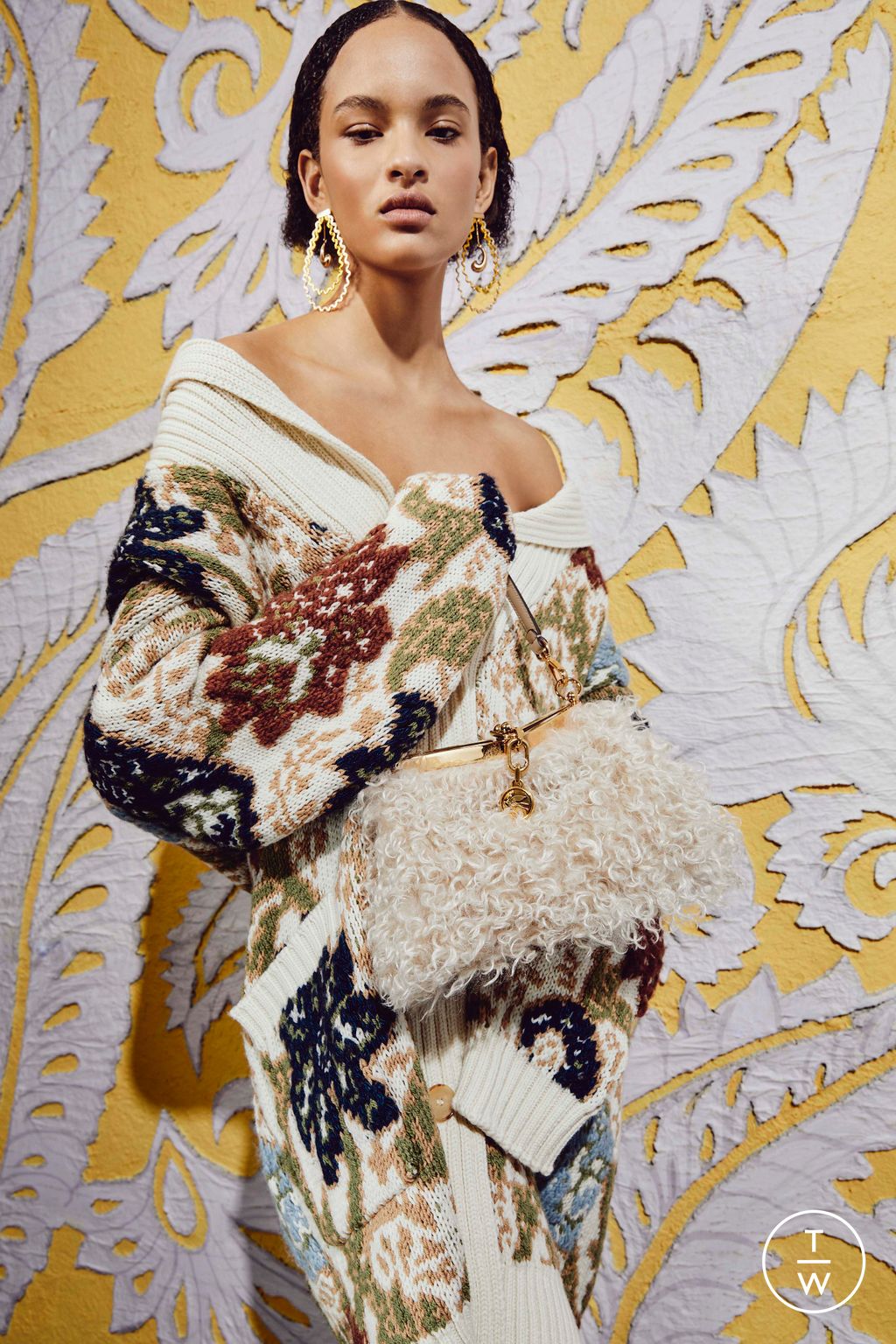 Fashion Week Milan Pre-Fall 2024 look 24 from the Etro collection 女装