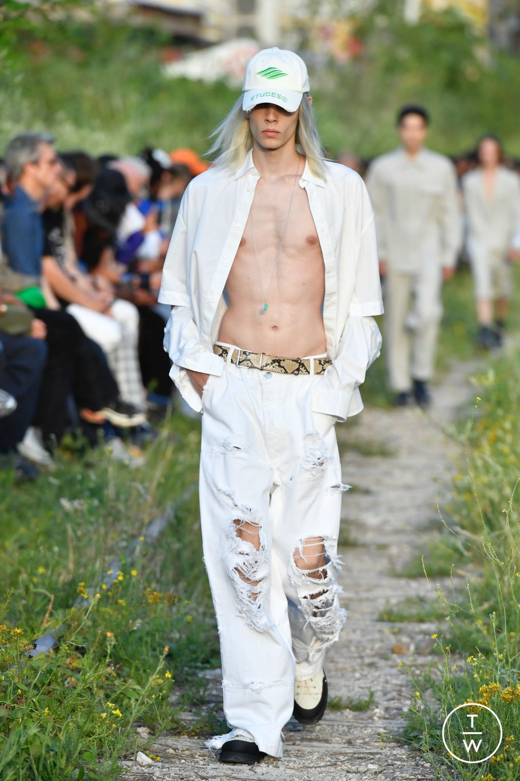 Fashion Week Paris Spring/Summer 2023 look 4 from the Études collection 男装