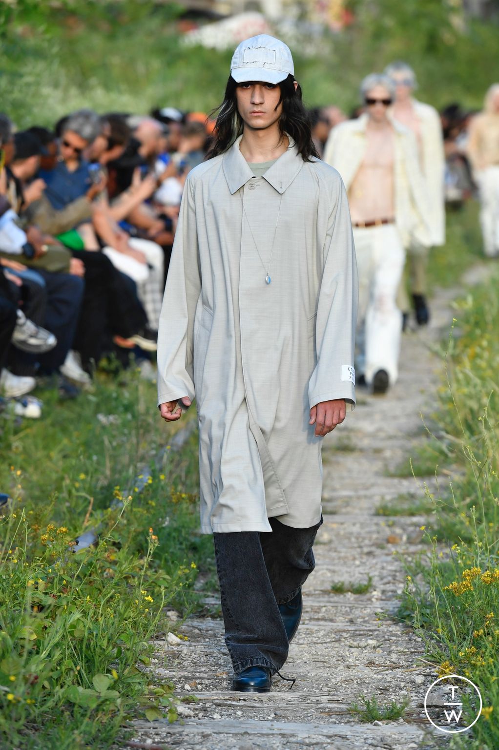 Fashion Week Paris Spring/Summer 2023 look 8 from the Études collection 男装