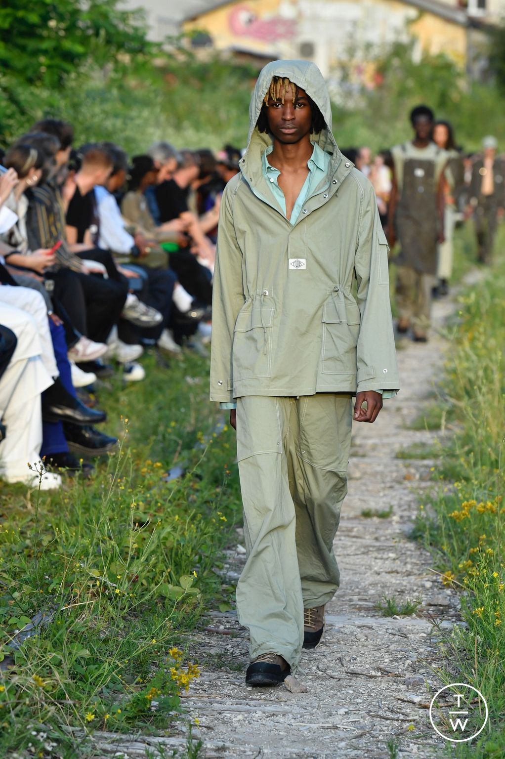 Fashion Week Paris Spring/Summer 2023 look 17 from the Études collection 男装
