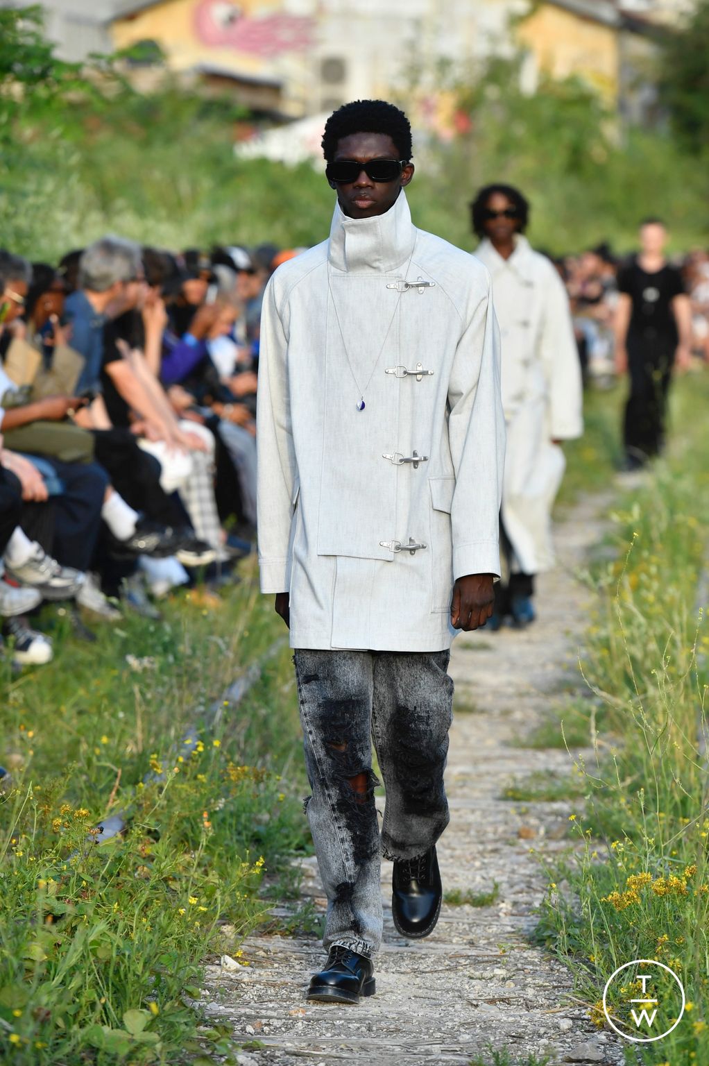 Fashion Week Paris Spring/Summer 2023 look 26 from the Études collection 男装
