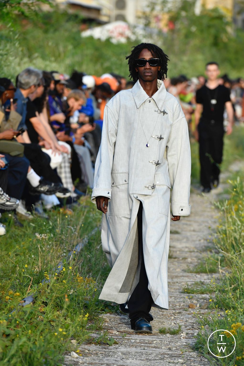 Fashion Week Paris Spring/Summer 2023 look 27 from the Études collection 男装
