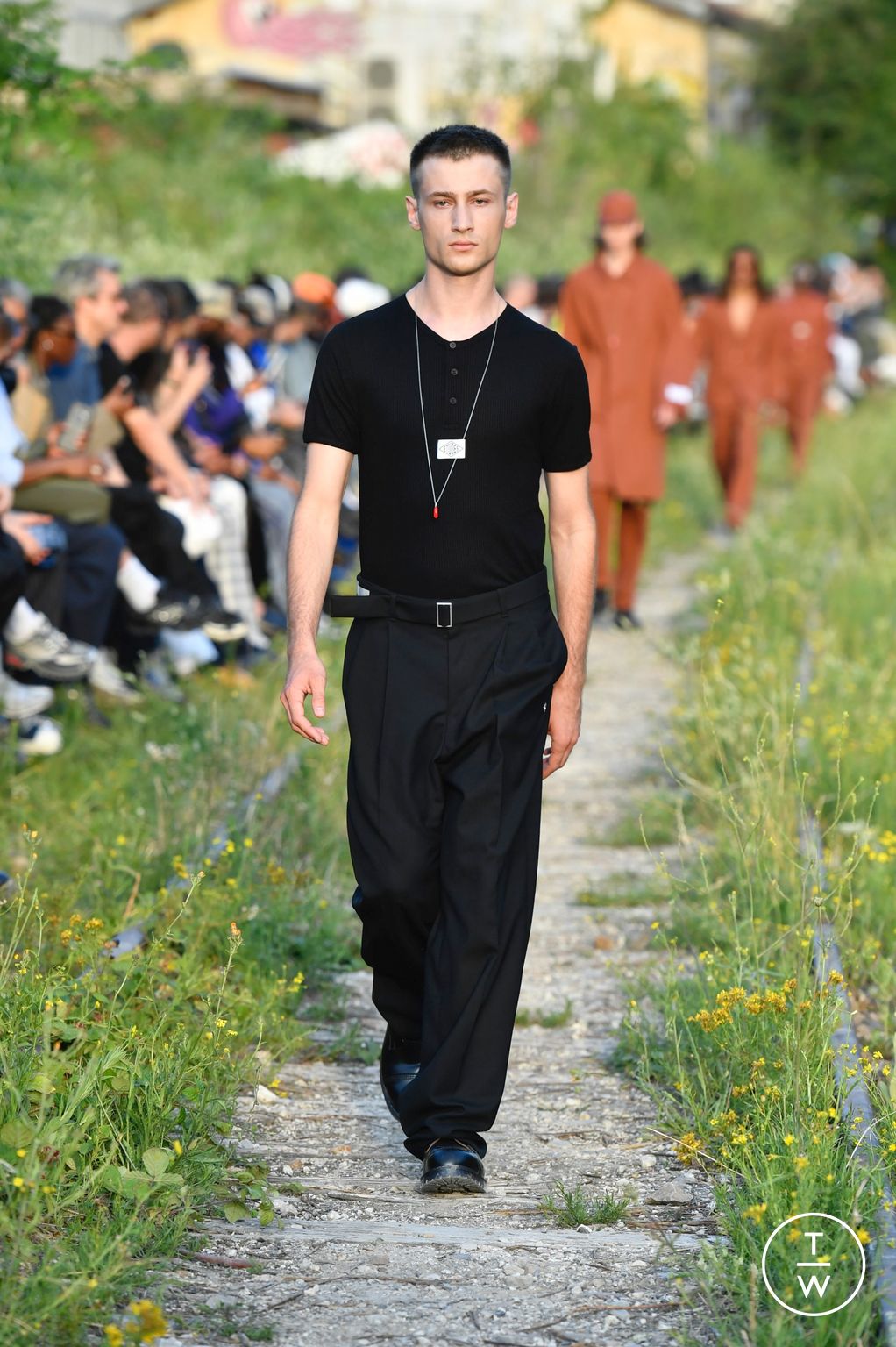 Fashion Week Paris Spring/Summer 2023 look 28 from the Études collection 男装
