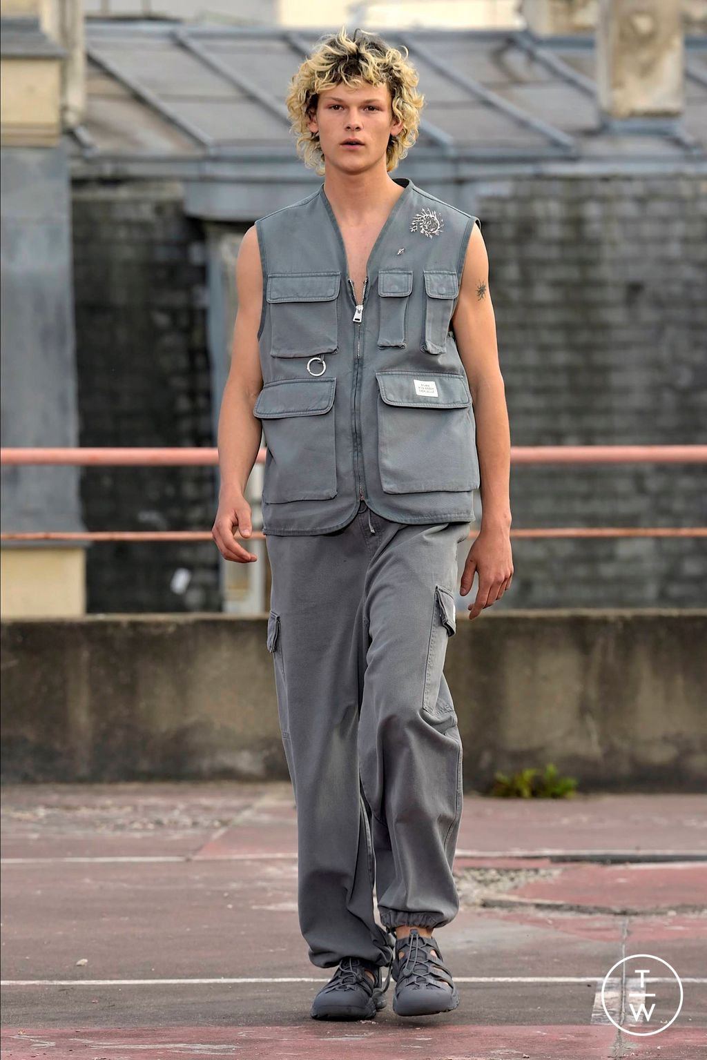 Fashion Week Paris Spring/Summer 2024 look 13 from the Études collection menswear