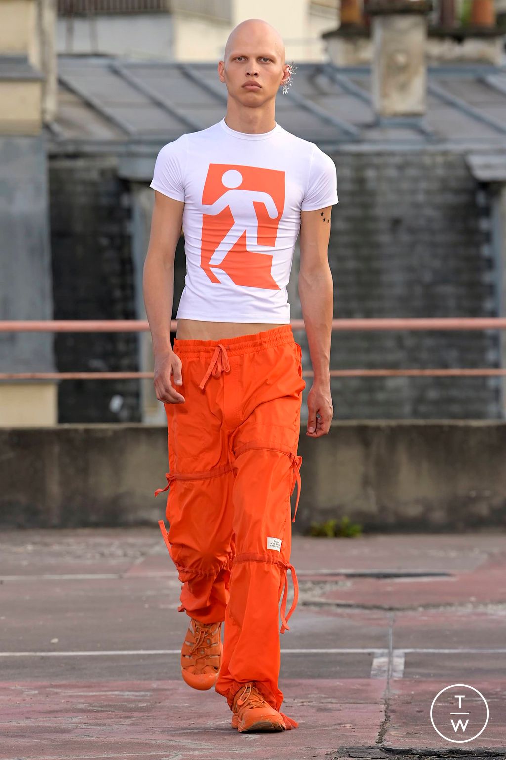 Fashion Week Paris Spring/Summer 2024 look 35 from the Études collection 男装