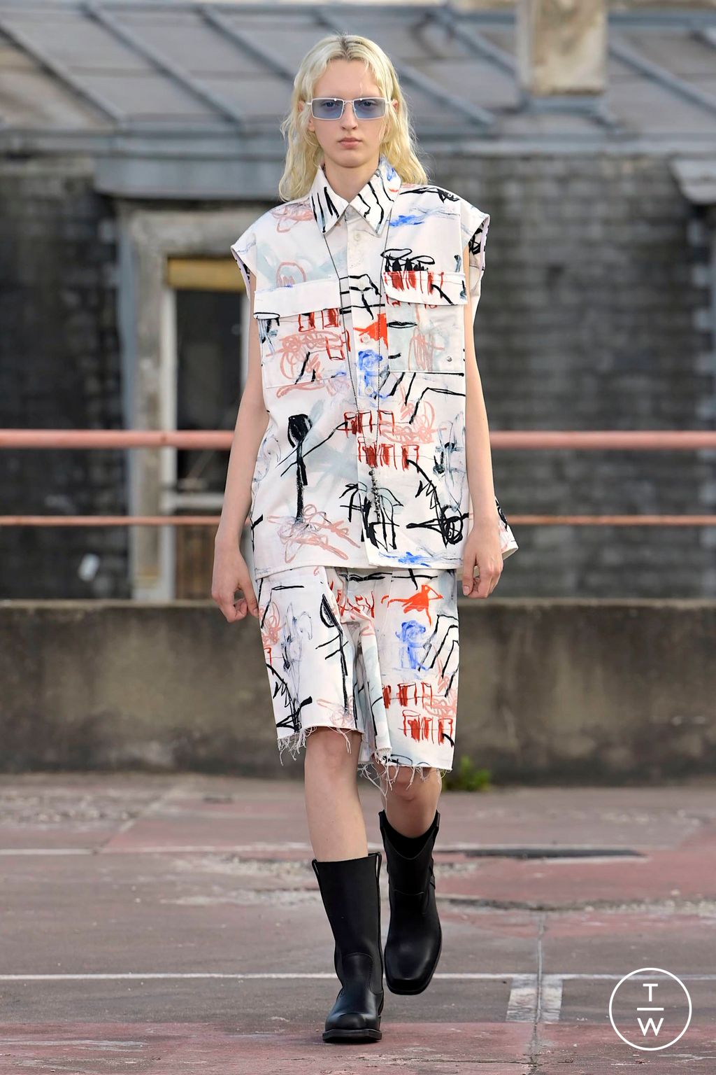 Fashion Week Paris Spring/Summer 2024 look 40 de la collection Études menswear