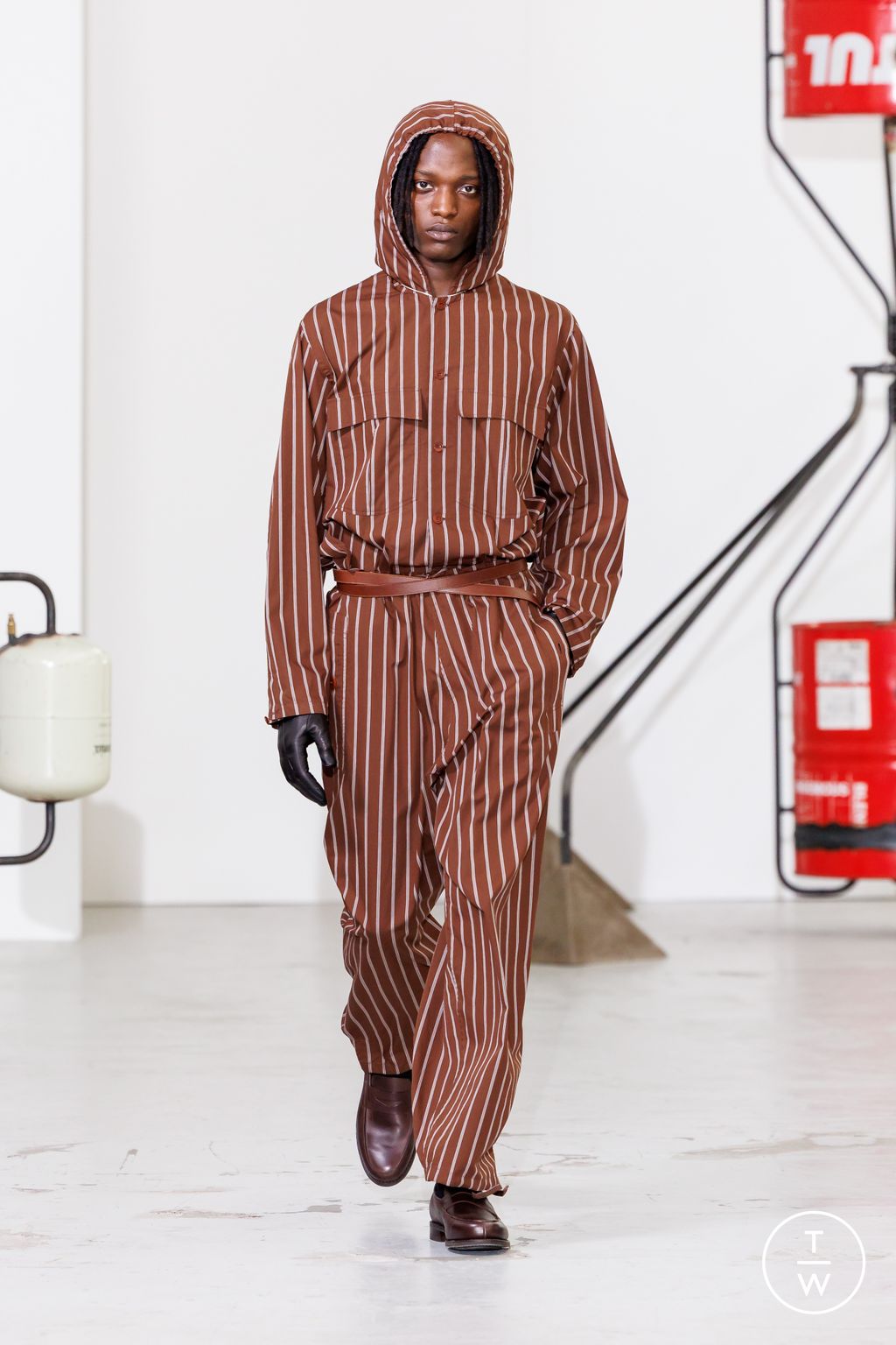 Fashion Week Paris Spring/Summer 2026 look 4 from the Études Studio collection menswear