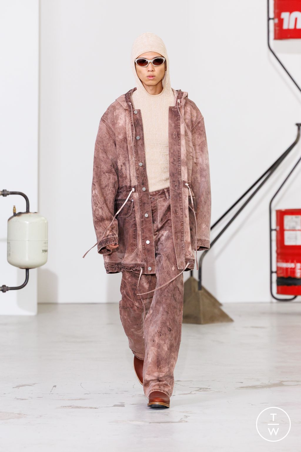 Fashion Week Paris Spring/Summer 2026 look 9 de la collection Études Studio menswear