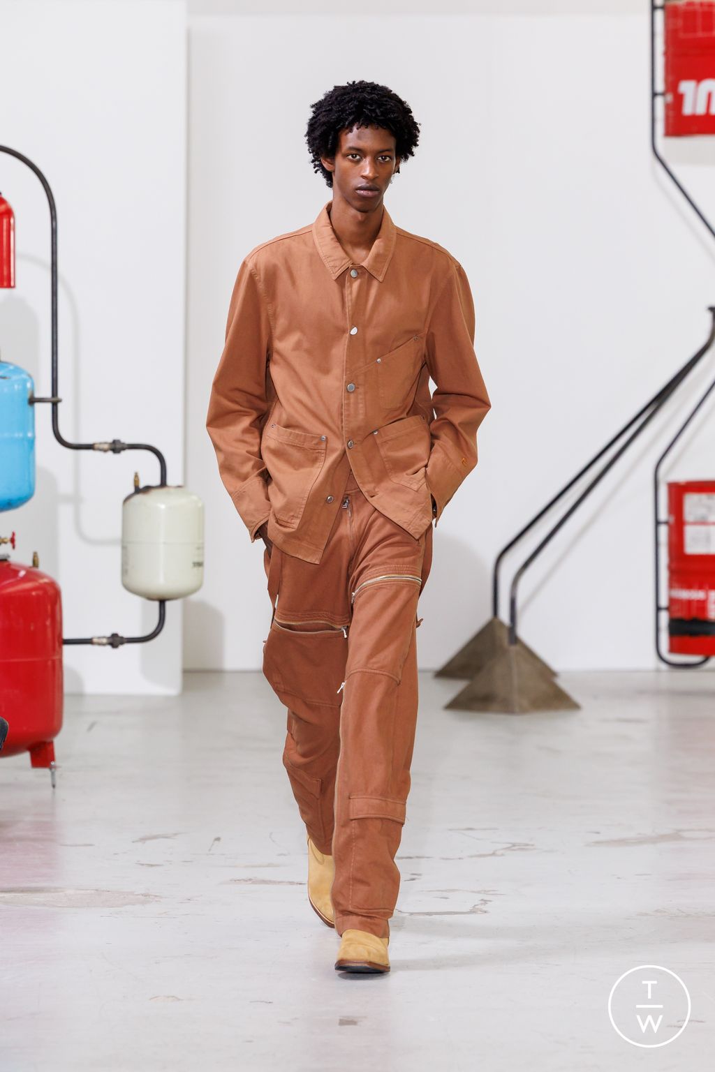 Fashion Week Paris Spring/Summer 2026 look 16 from the Études Studio collection menswear