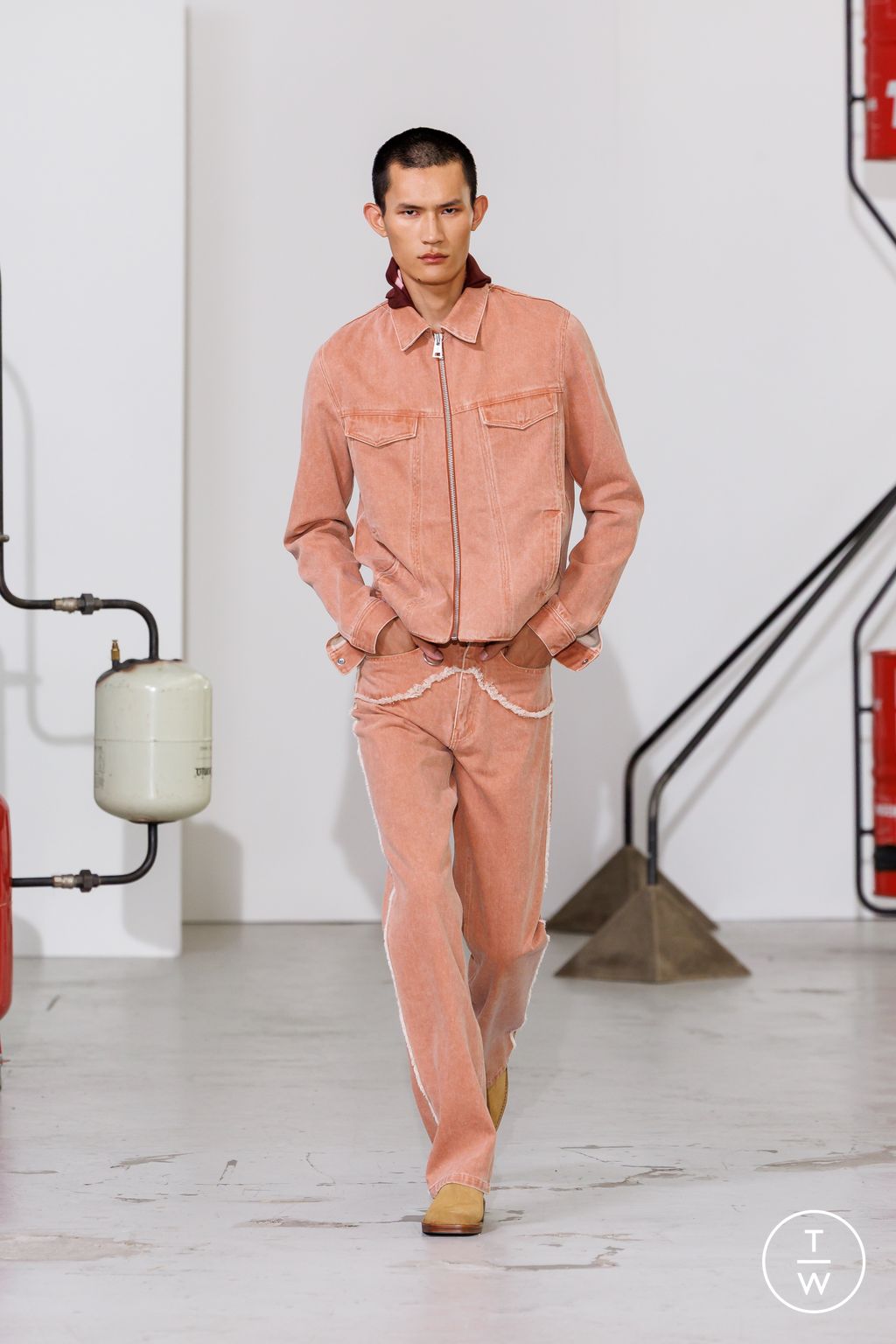 Fashion Week Paris Spring/Summer 2026 look 19 de la collection Études Studio menswear