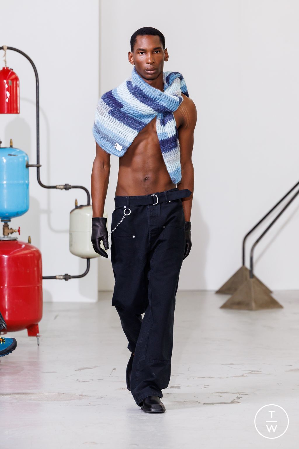 Fashion Week Paris Spring/Summer 2026 look 25 de la collection Études Studio menswear