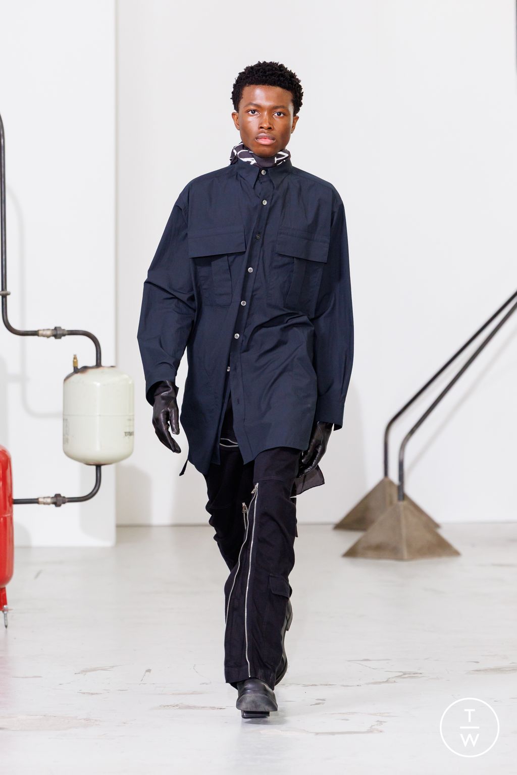 Fashion Week Paris Spring/Summer 2026 look 30 de la collection Études Studio menswear