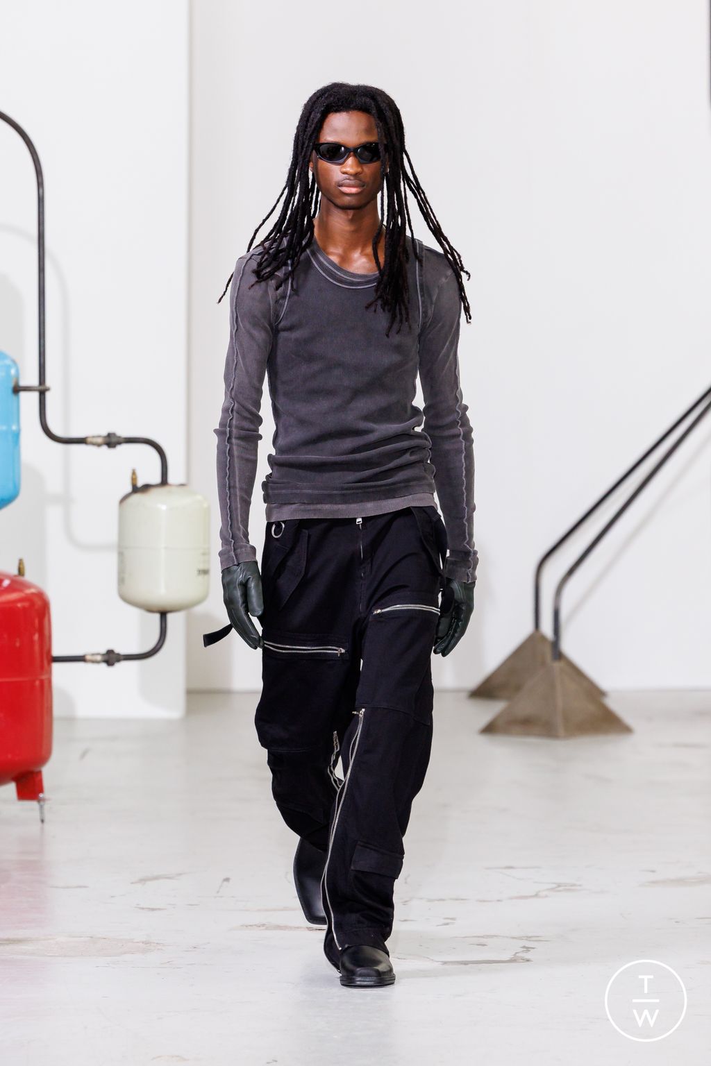 Fashion Week Paris Spring/Summer 2026 look 33 from the Études Studio collection menswear