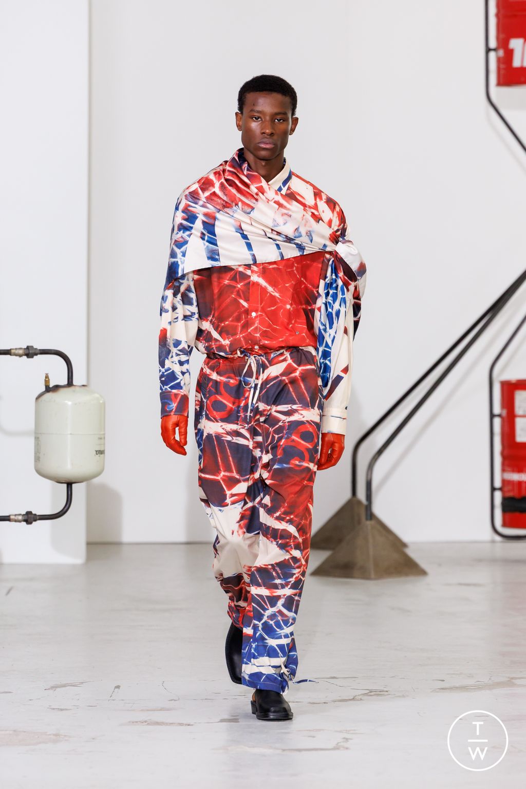 Fashion Week Paris Spring/Summer 2026 look 35 from the Études Studio collection menswear