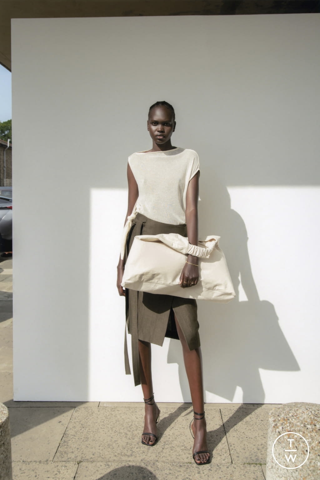 Fashion Week London Spring/Summer 2022 look 10 de la collection Eudon Choi womenswear