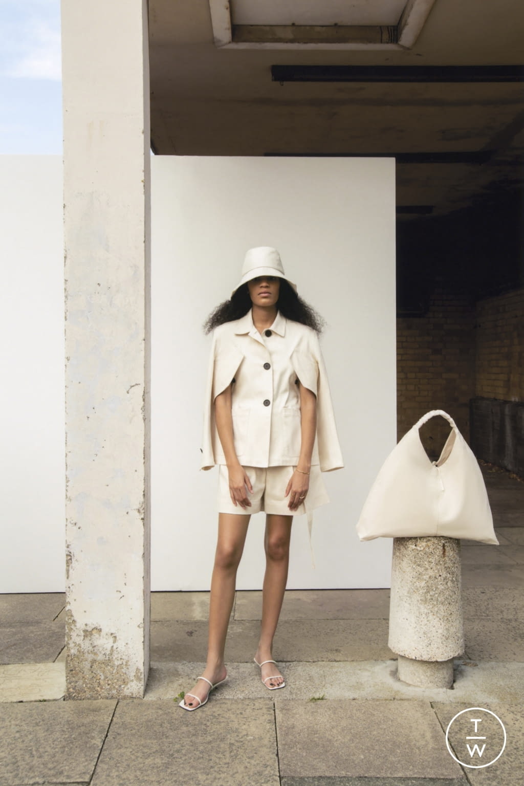 Fashion Week London Spring/Summer 2022 look 12 de la collection Eudon Choi womenswear