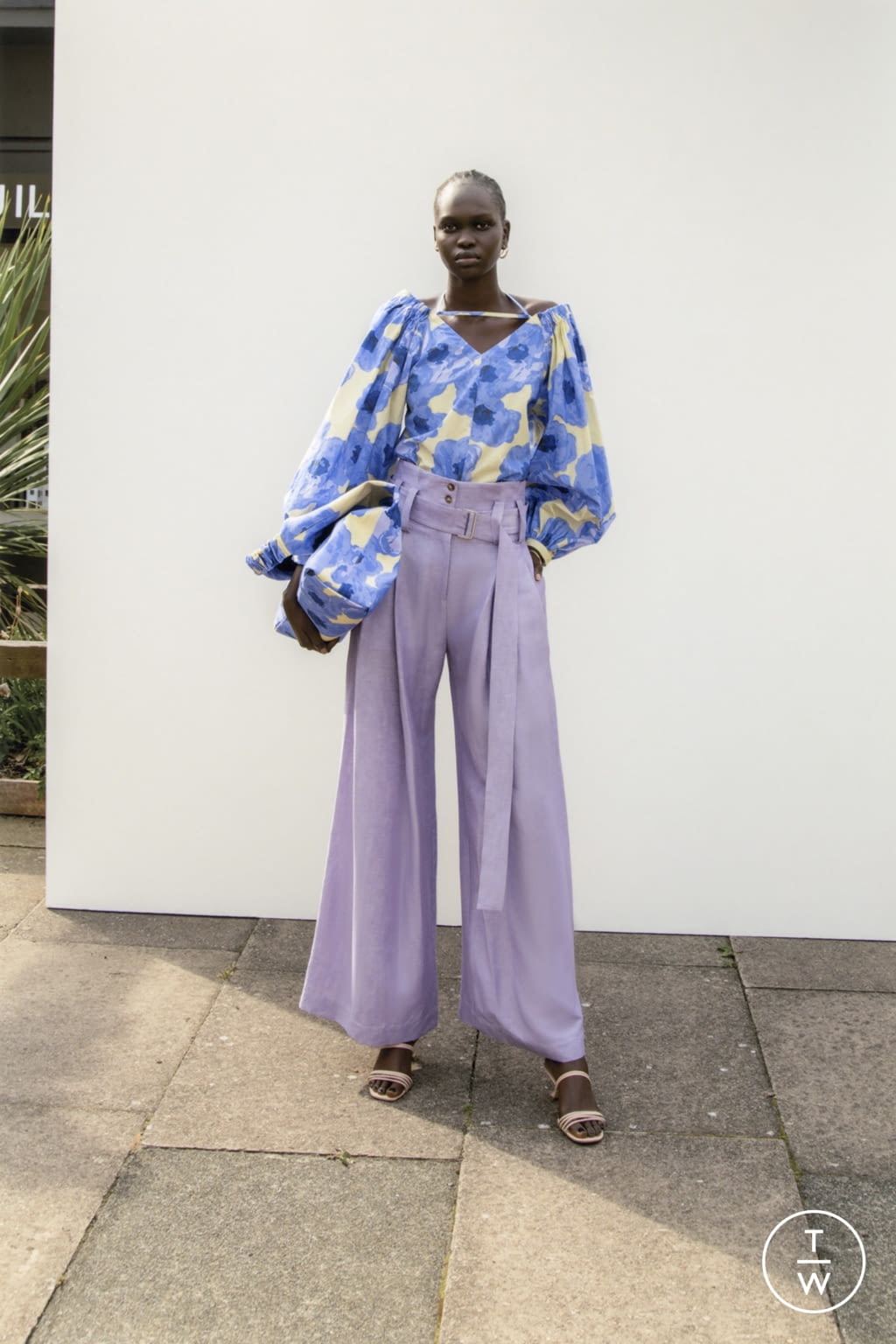 Fashion Week London Spring/Summer 2022 look 24 from the Eudon Choi collection womenswear