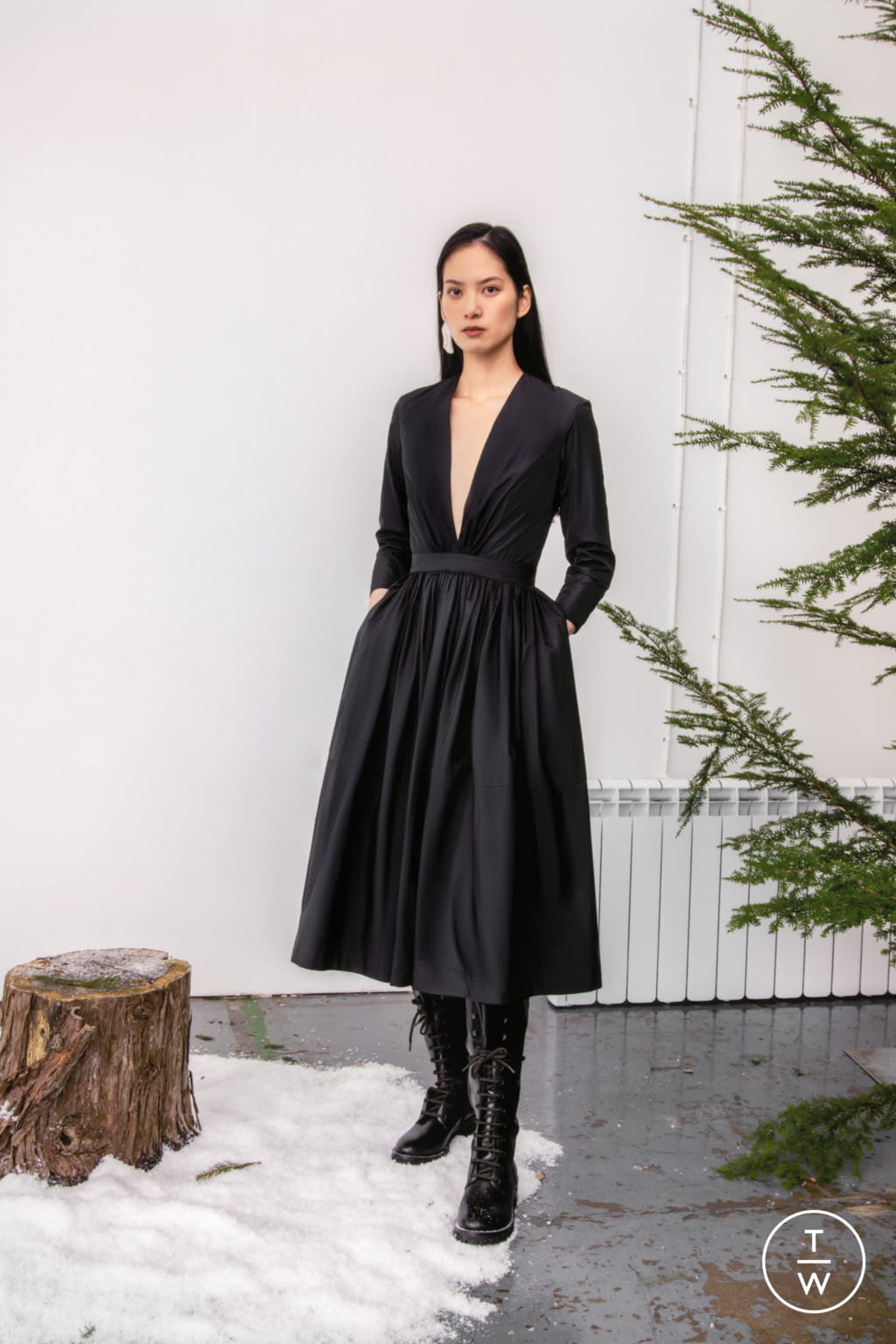 Fashion Week London Fall/Winter 2021 look 20 from the Eudon Choi collection womenswear