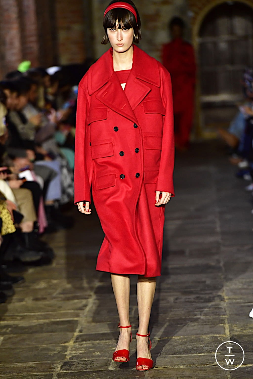 Fashion Week London Fall/Winter 2022 look 1 de la collection Eudon Choi womenswear