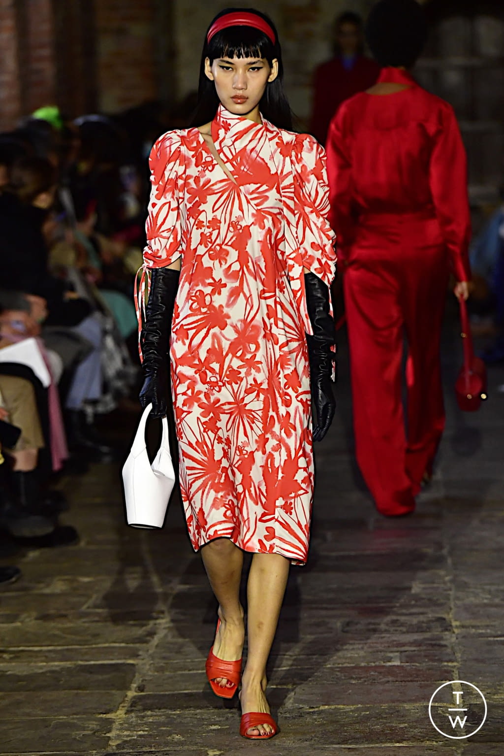Fashion Week London Fall/Winter 2022 look 3 de la collection Eudon Choi womenswear