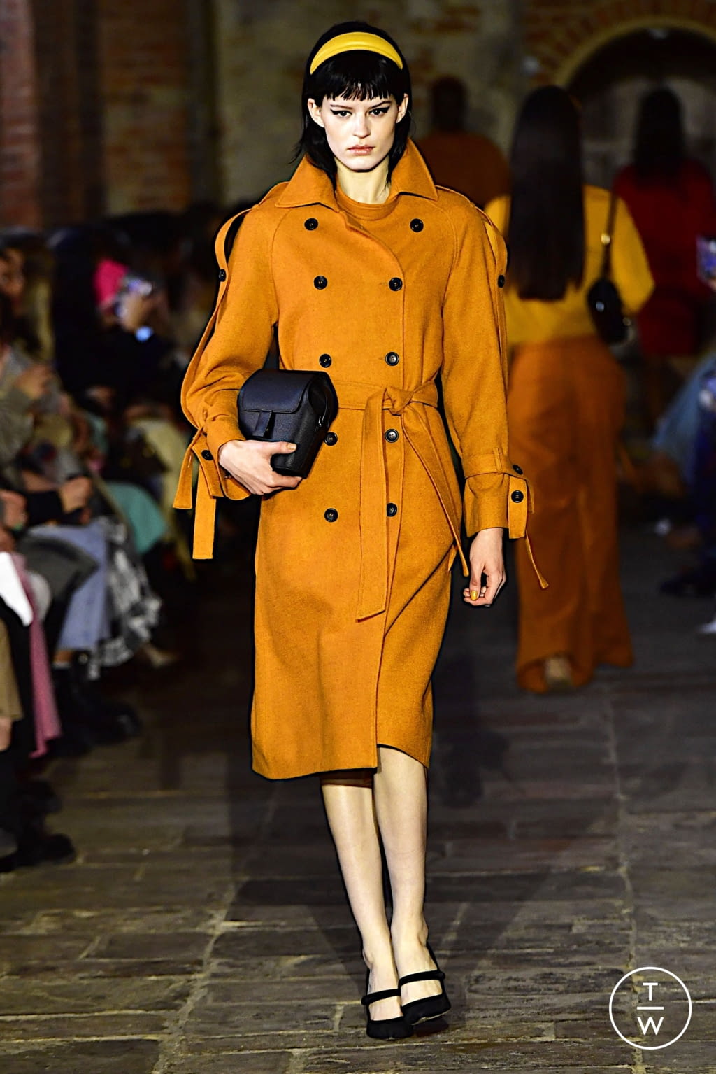Fashion Week London Fall/Winter 2022 look 7 de la collection Eudon Choi womenswear