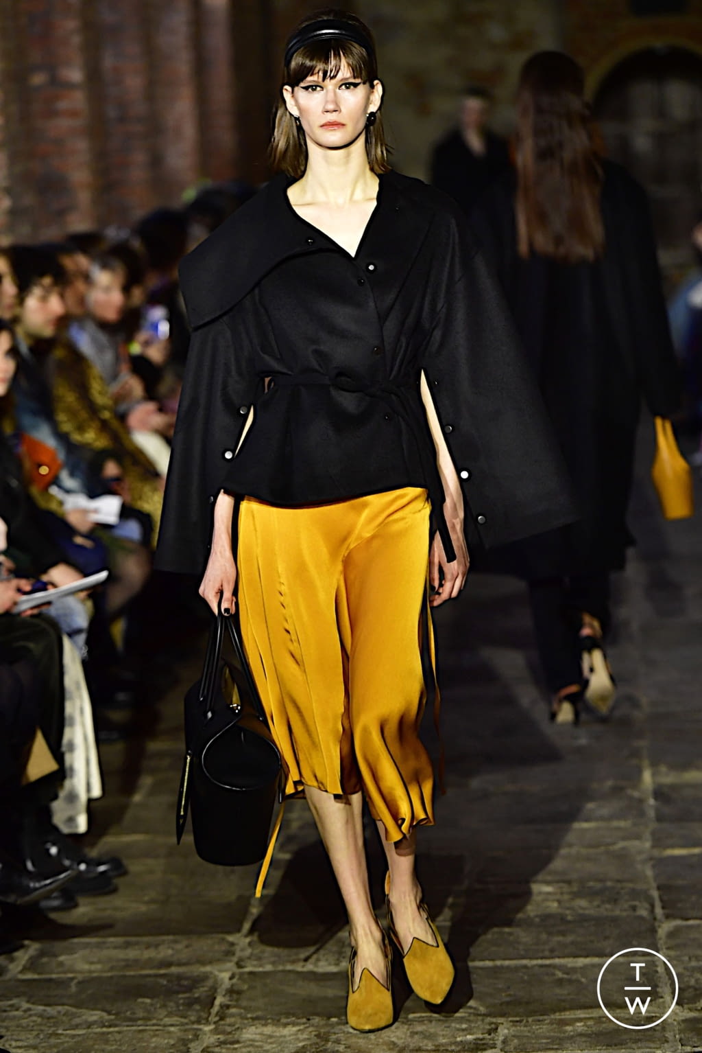 Fashion Week London Fall/Winter 2022 look 10 from the Eudon Choi collection womenswear