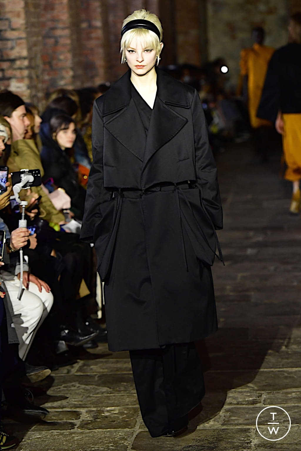Fashion Week London Fall/Winter 2022 look 11 from the Eudon Choi collection womenswear