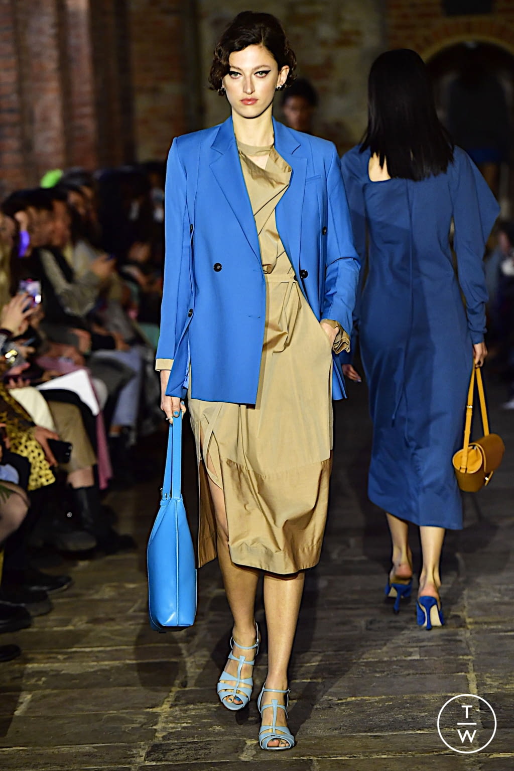 Fashion Week London Fall/Winter 2022 look 21 de la collection Eudon Choi womenswear