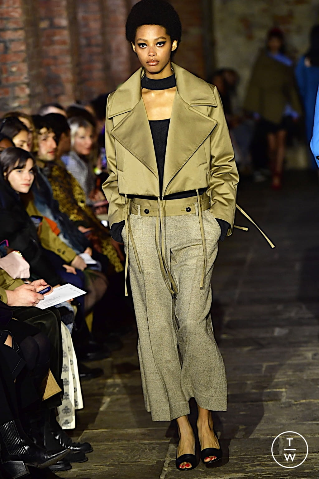 Fashion Week London Fall/Winter 2022 look 22 de la collection Eudon Choi womenswear
