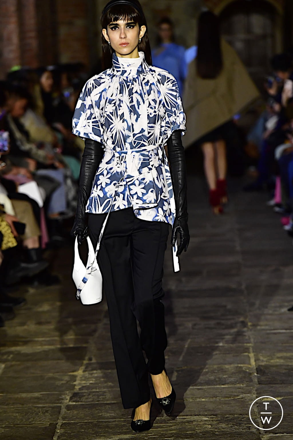 Fashion Week London Fall/Winter 2022 look 24 from the Eudon Choi collection womenswear