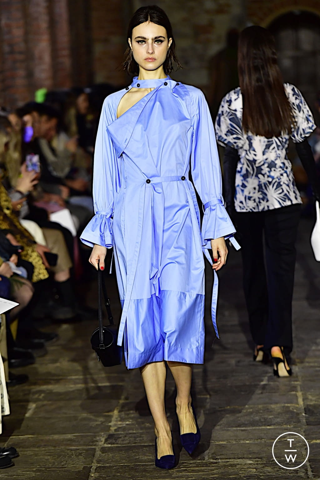 Fashion Week London Fall/Winter 2022 look 25 from the Eudon Choi collection womenswear