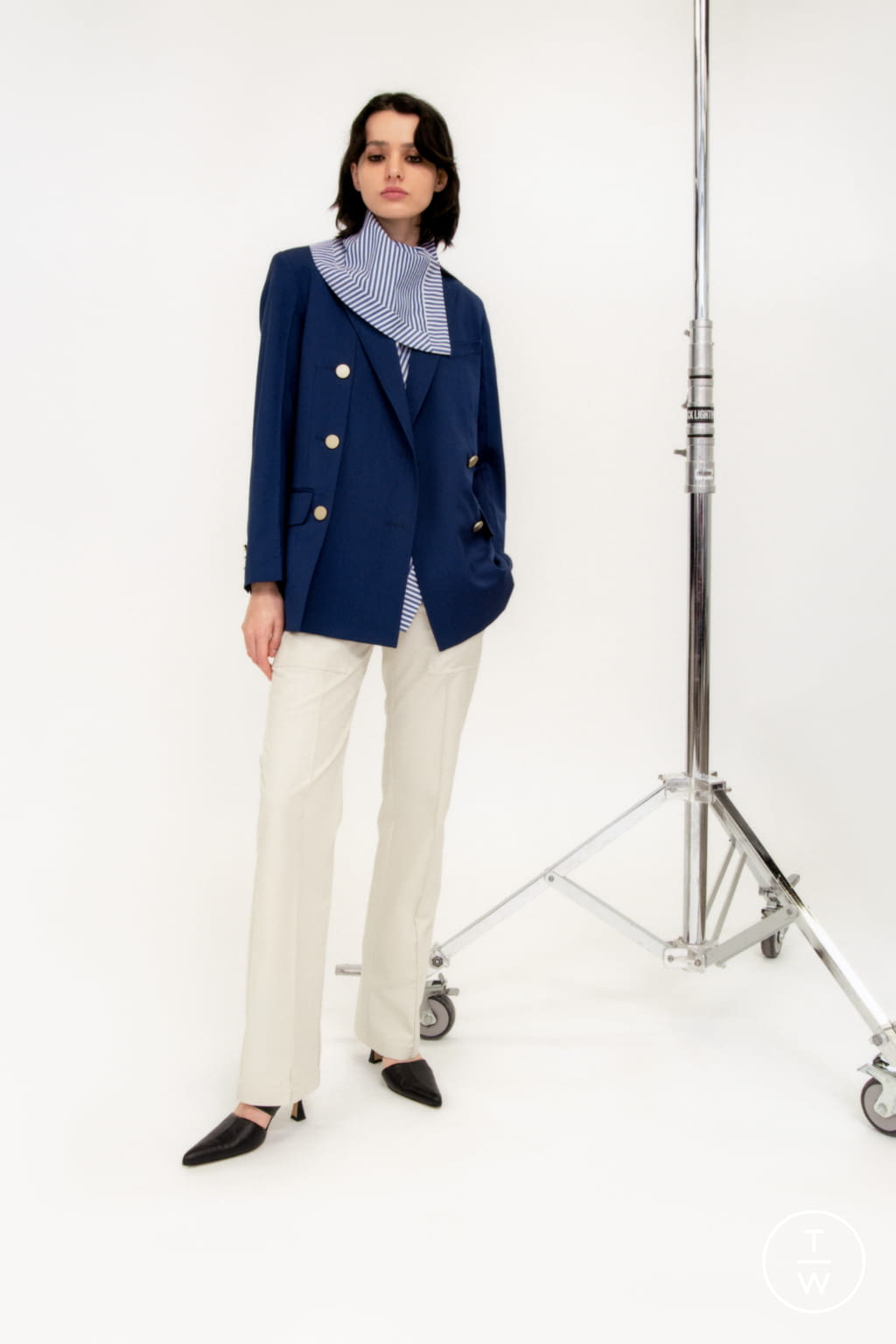 Fashion Week London Pre-Fall 2022 look 4 from the Eudon Choi collection 女装