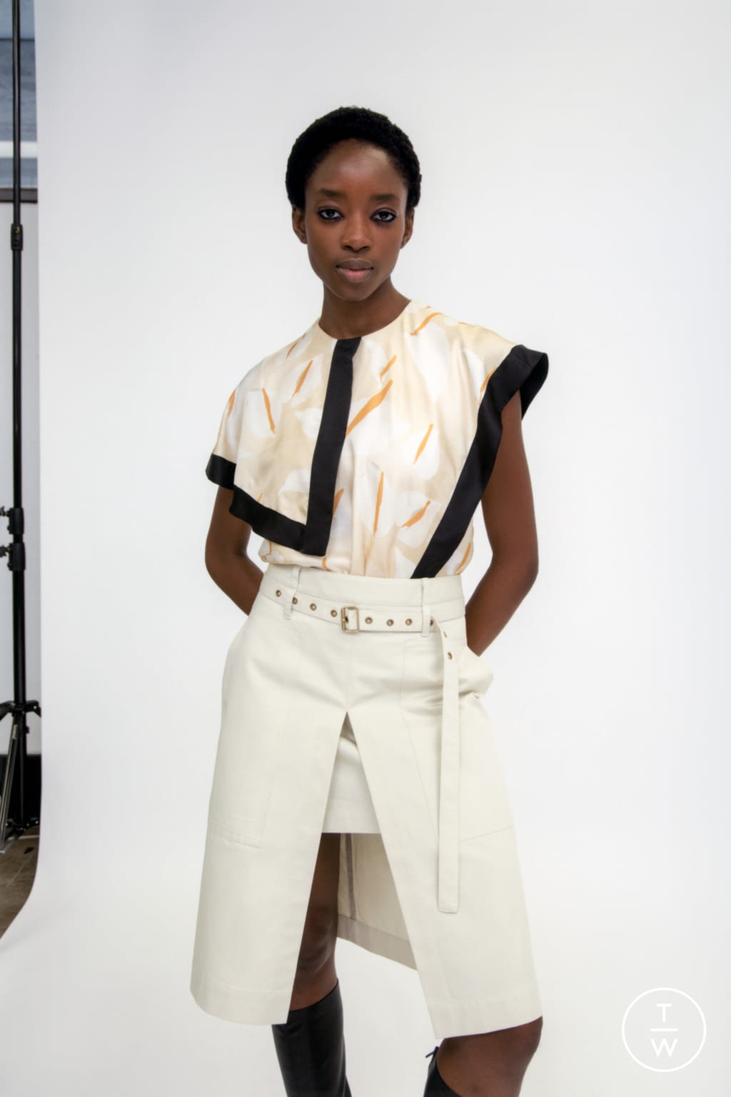 Fashion Week London Pre-Fall 2022 look 16 from the Eudon Choi collection womenswear